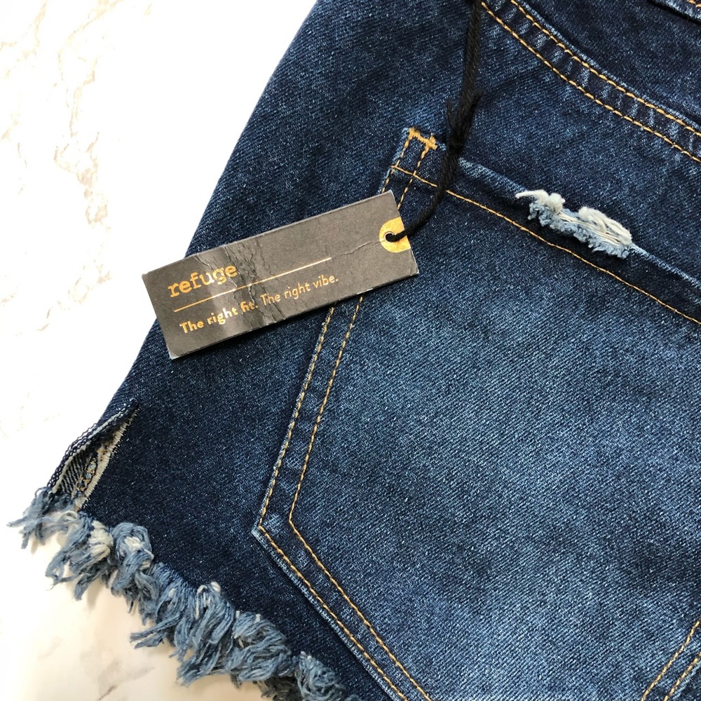 NWT❣️Distressed Denim Shorts - Picture 7 of 8